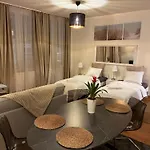 Center Monet Jr *